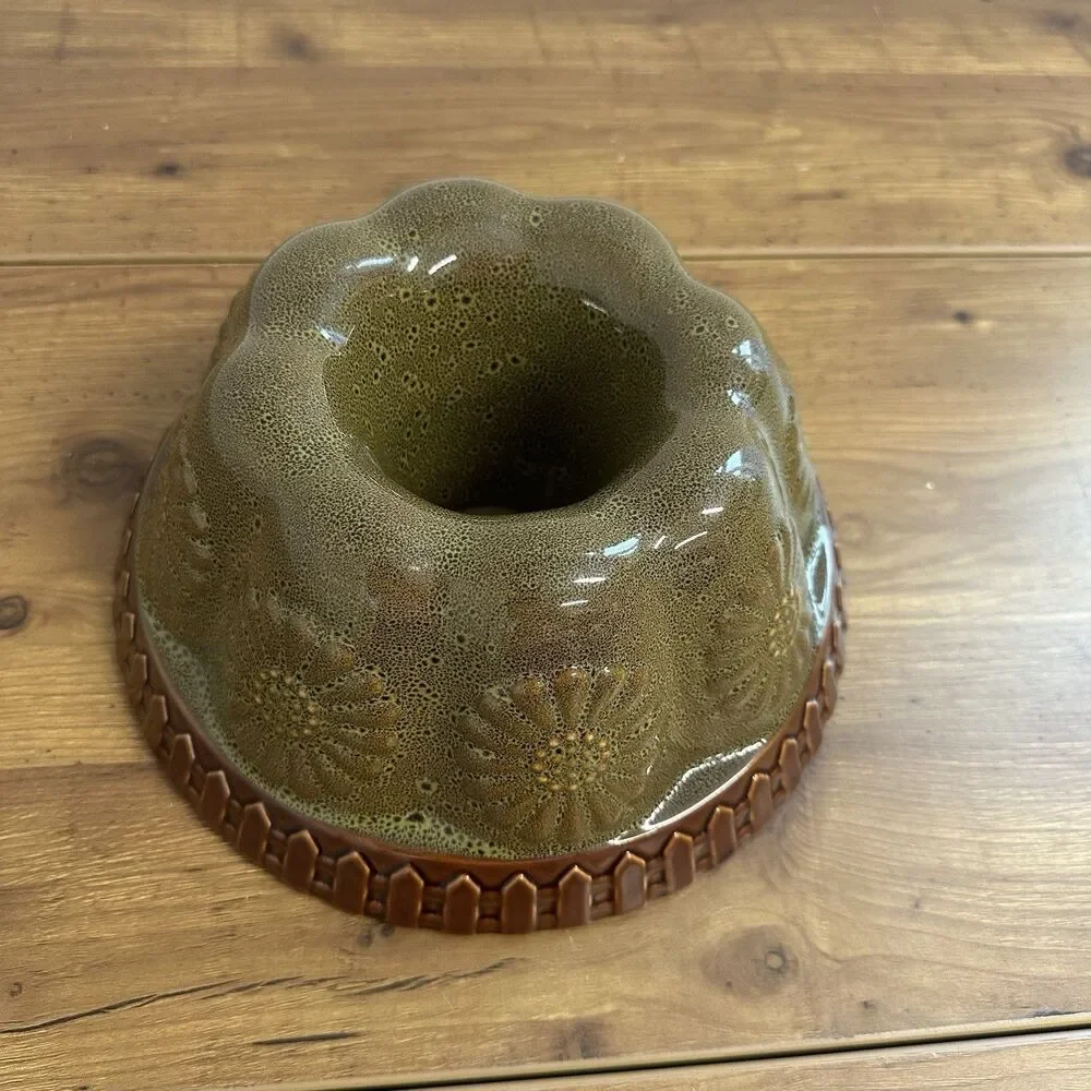 Farmhouse Pottery Vintage 70s Bundt Cake Mold Dish